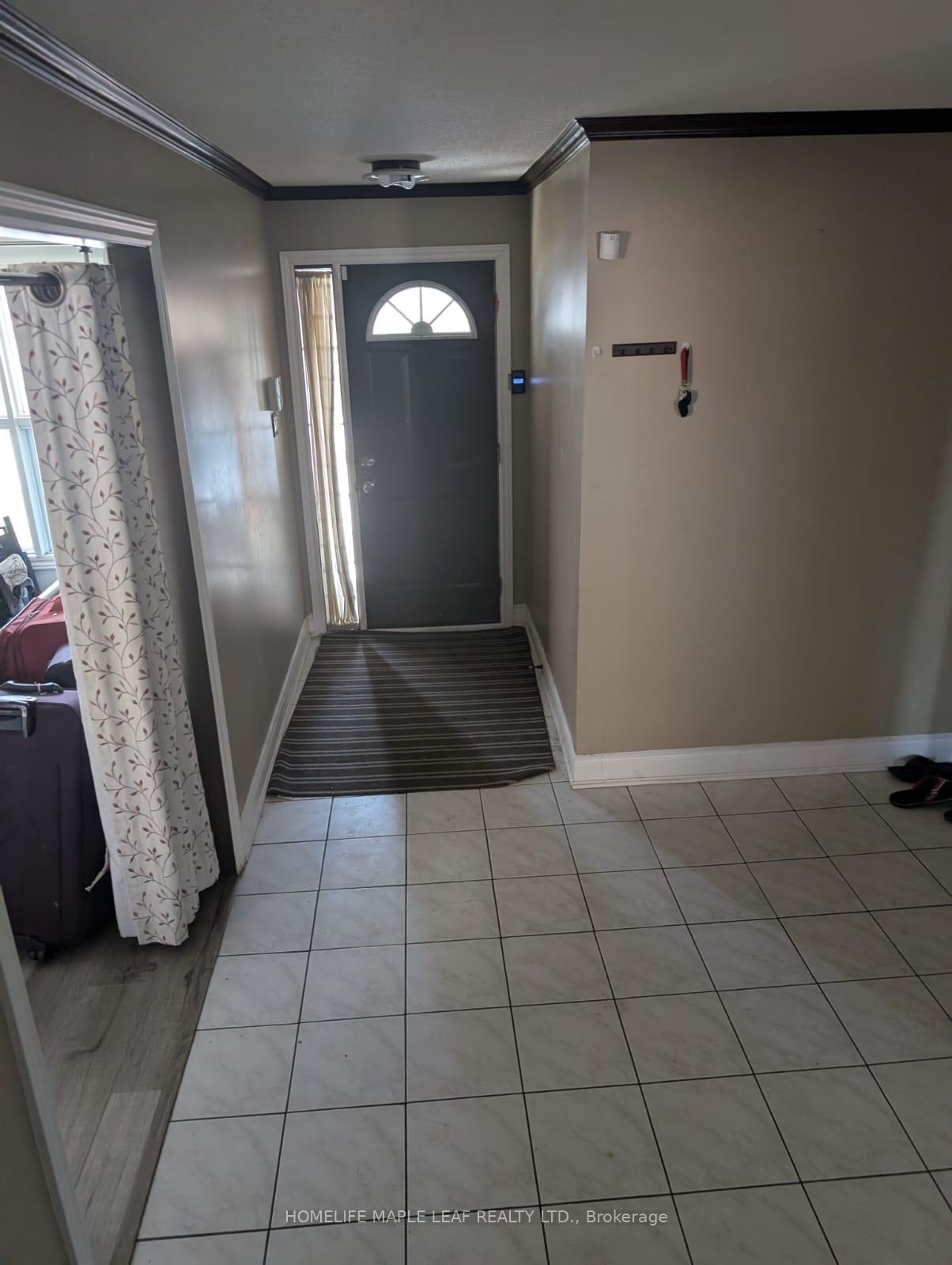 Photo 4 of 45 Adam Street, Brampton, Heart Lake West — HOMEH