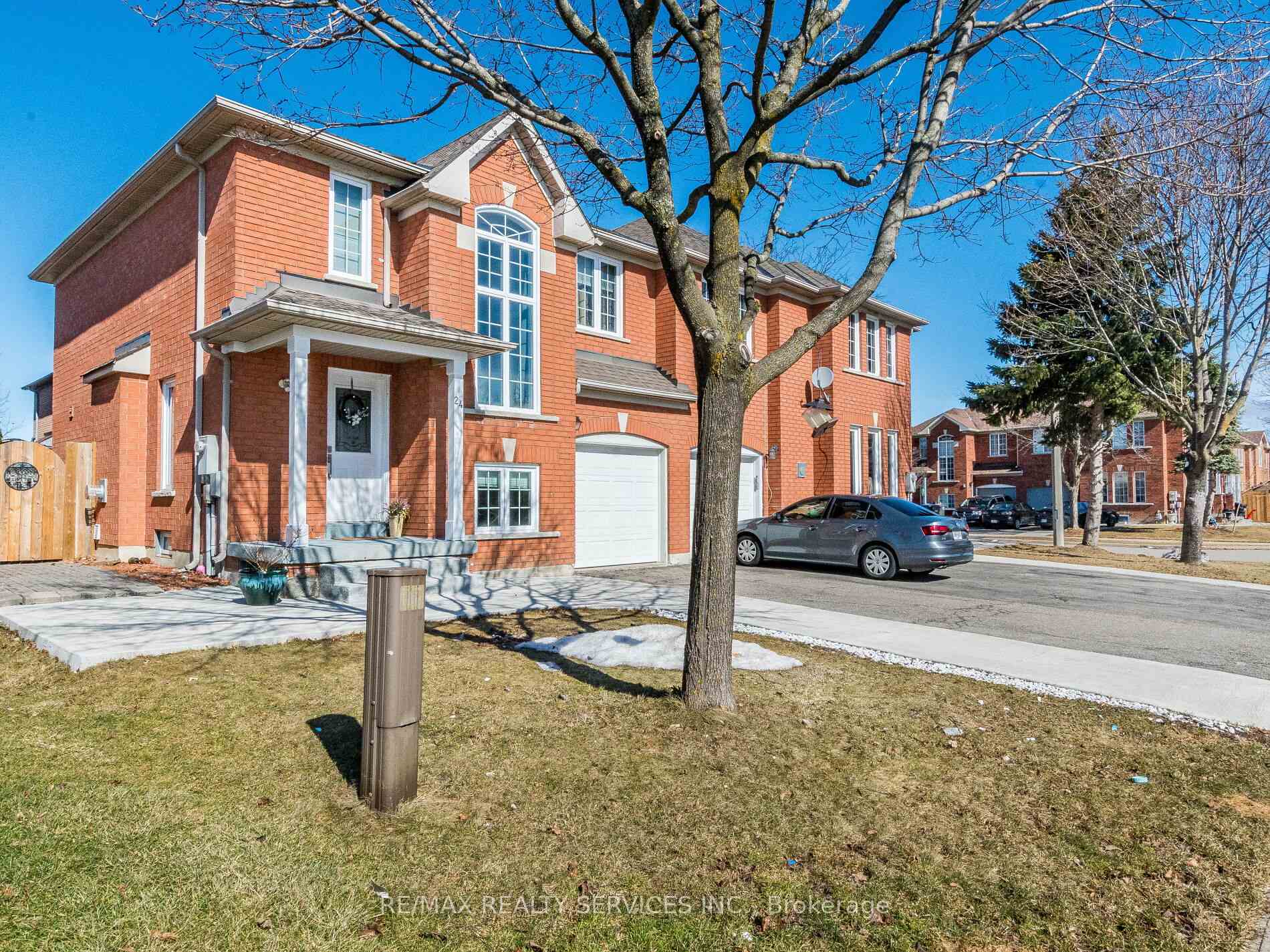 Photo 3 of 24 Red Clover Road, Brampton, Sandringham-Wellington — HOMEH