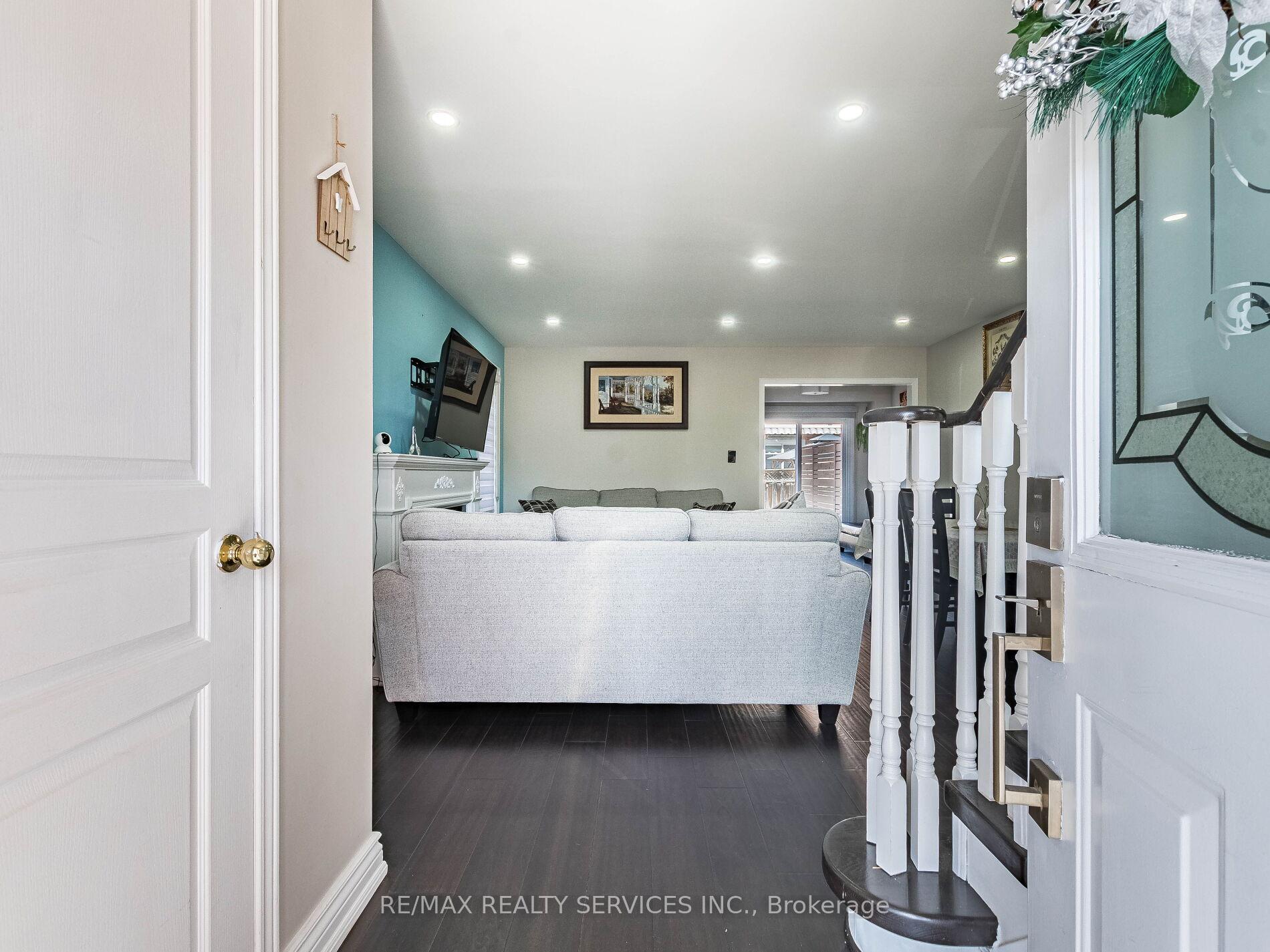 Photo 6 of 24 Red Clover Road, Brampton, Sandringham-Wellington — HOMEH