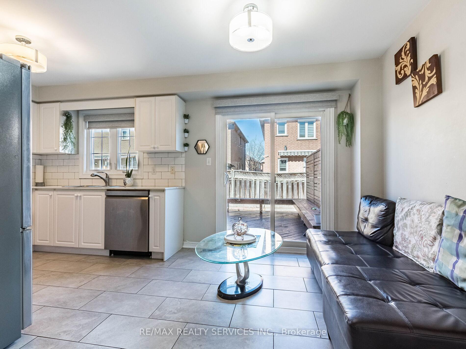 Photo 10 of 24 Red Clover Road, Brampton, Sandringham-Wellington — HOMEH
