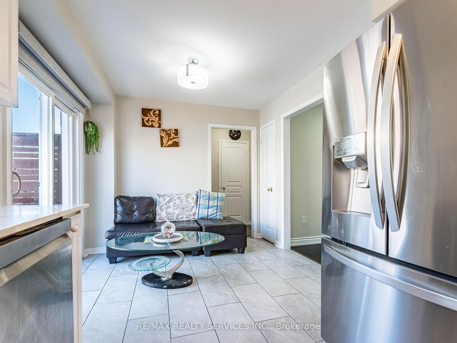 Photo 13 of 24 Red Clover Road, Brampton, Sandringham-Wellington — HOMEH