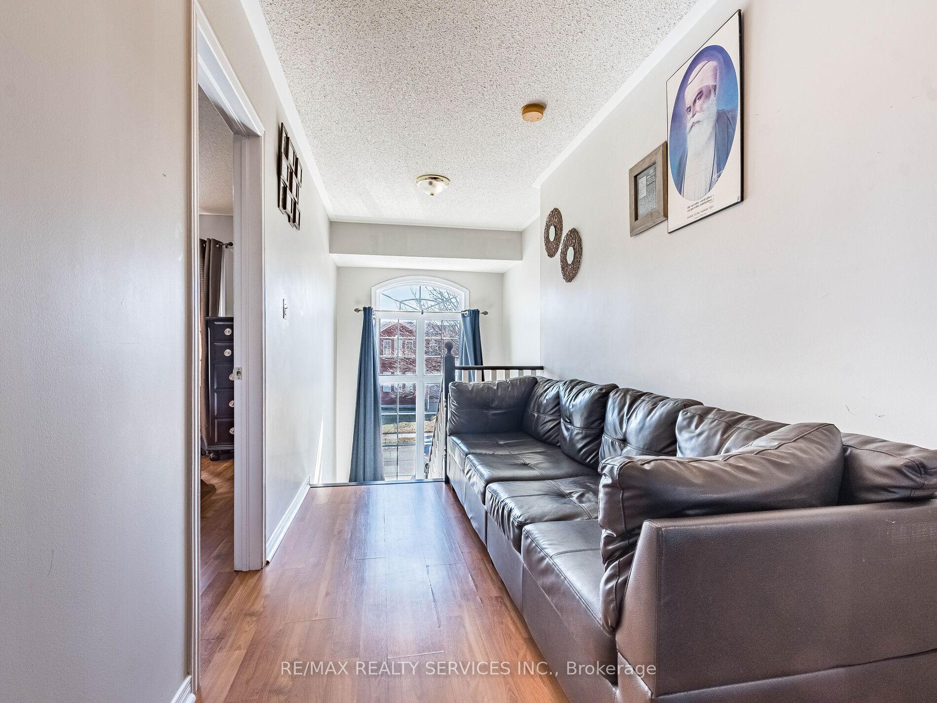 Photo 17 of 24 Red Clover Road, Brampton, Sandringham-Wellington — HOMEH