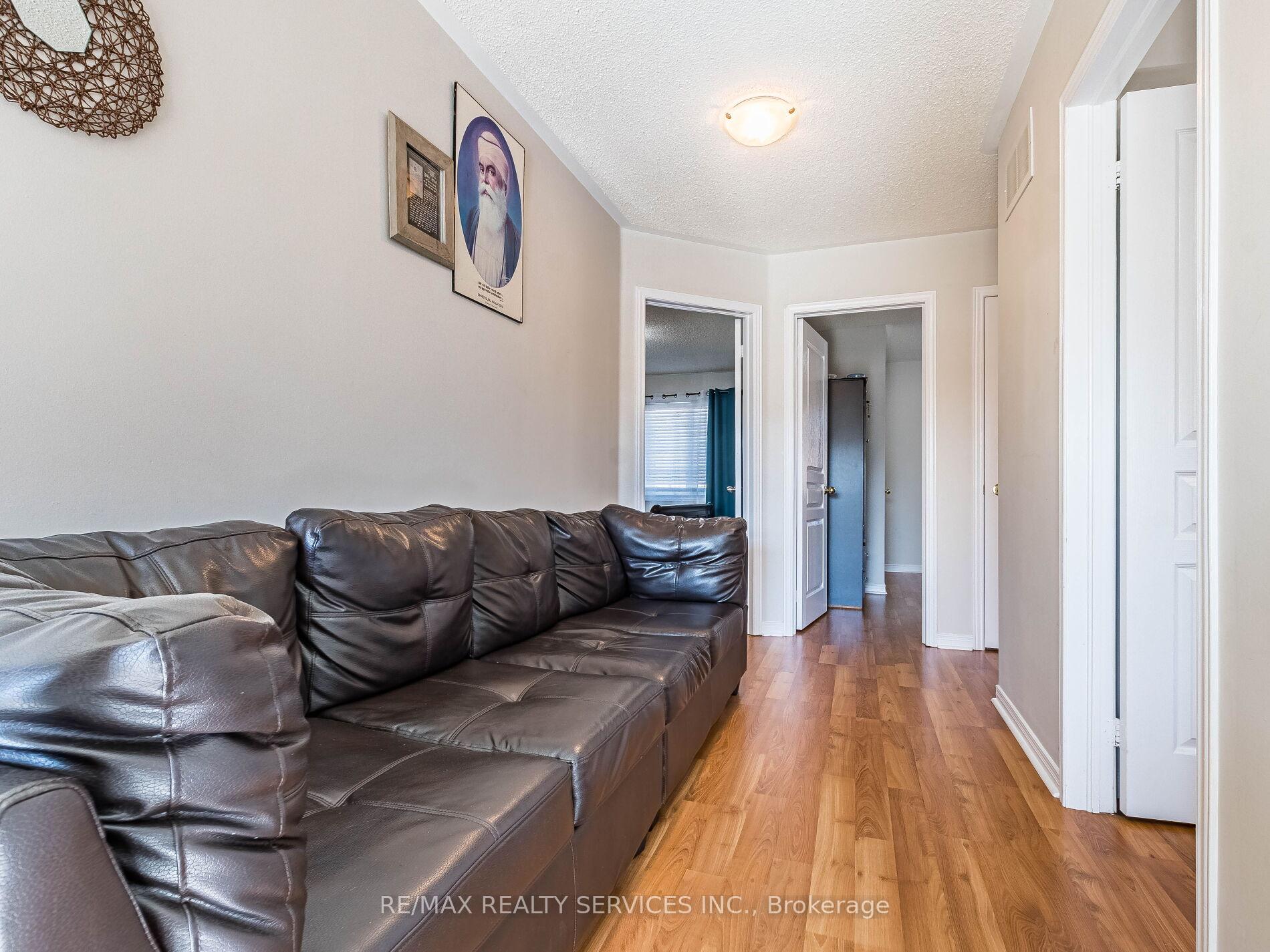 Photo 18 of 24 Red Clover Road, Brampton, Sandringham-Wellington — HOMEH