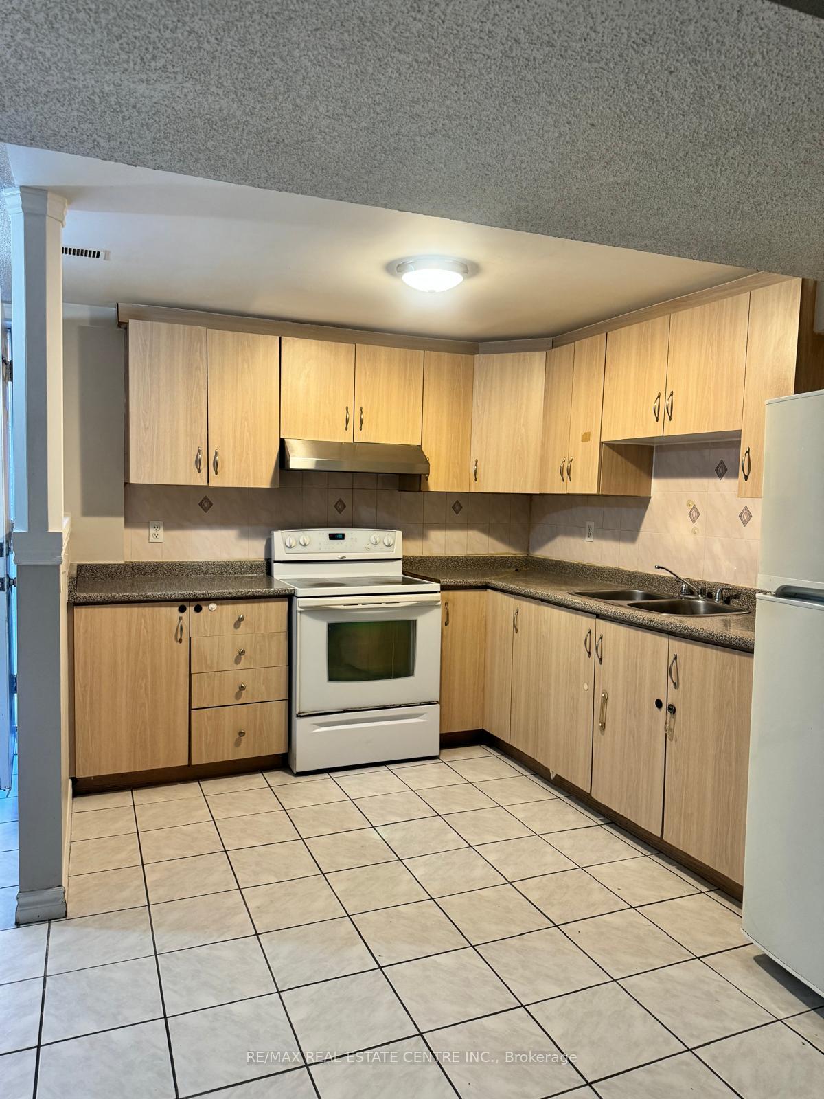 Photo 5 of 3 Scarlett Drive, Brampton, Fletcher's Creek South — HOMEH