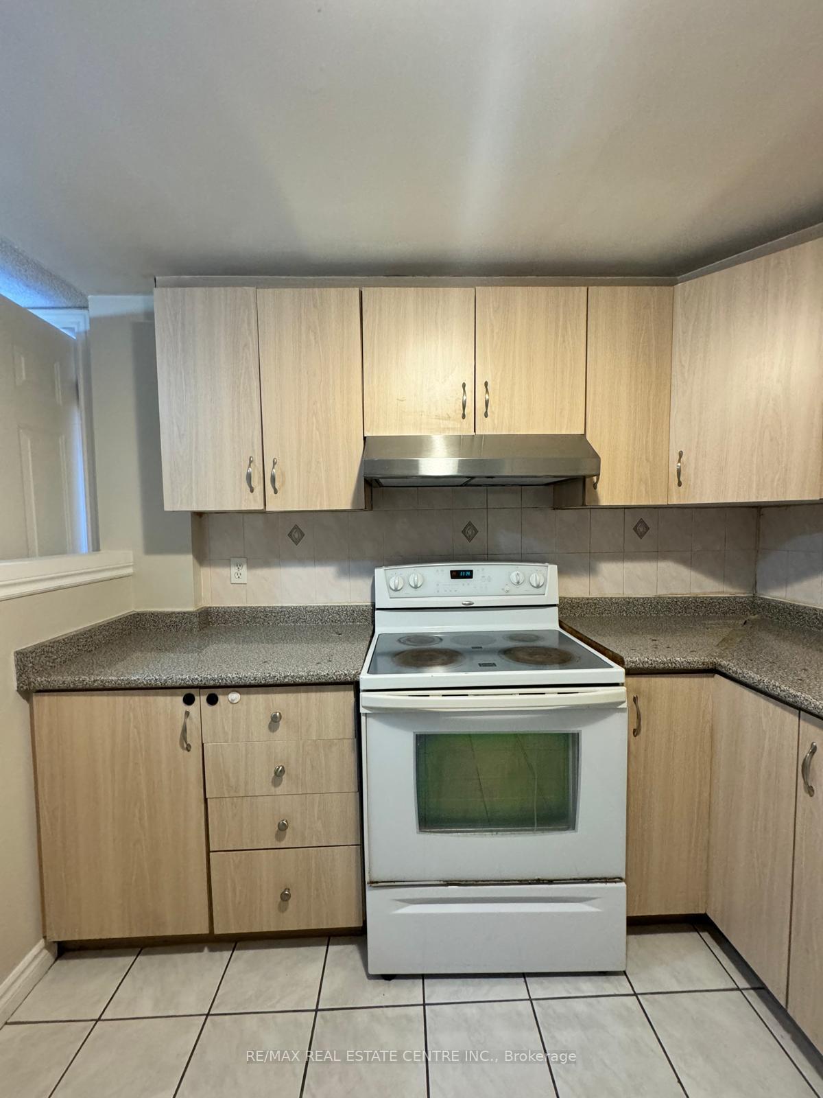 Photo 6 of 3 Scarlett Drive, Brampton, Fletcher's Creek South — HOMEH