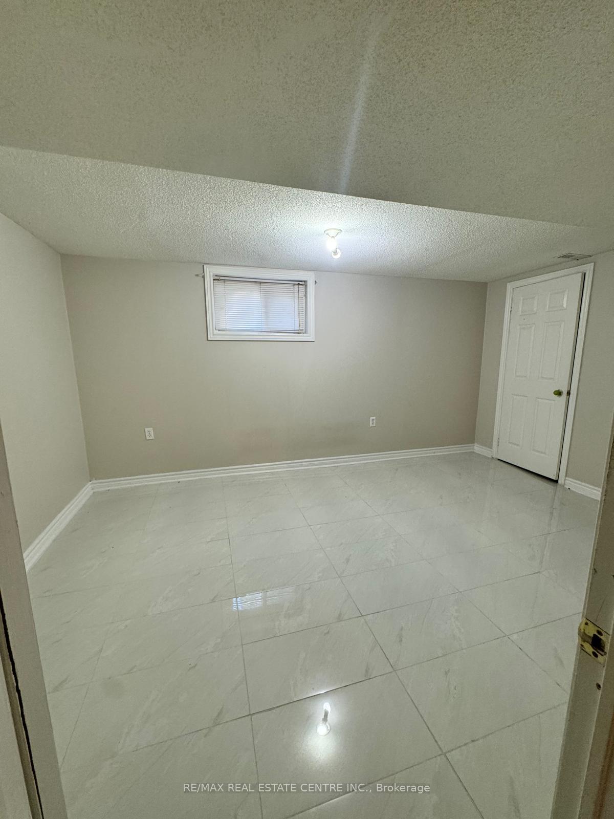 Photo 9 of 3 Scarlett Drive, Brampton, Fletcher's Creek South — HOMEH