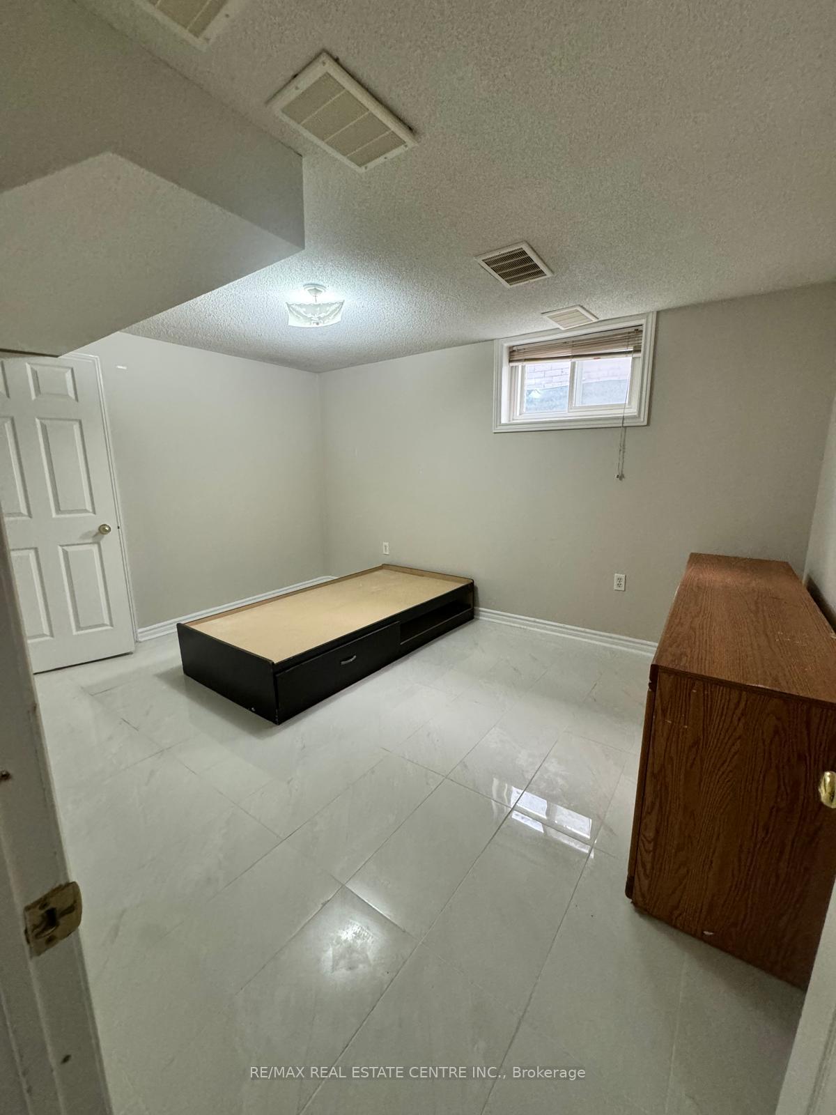Photo 10 of 3 Scarlett Drive, Brampton, Fletcher's Creek South — HOMEH
