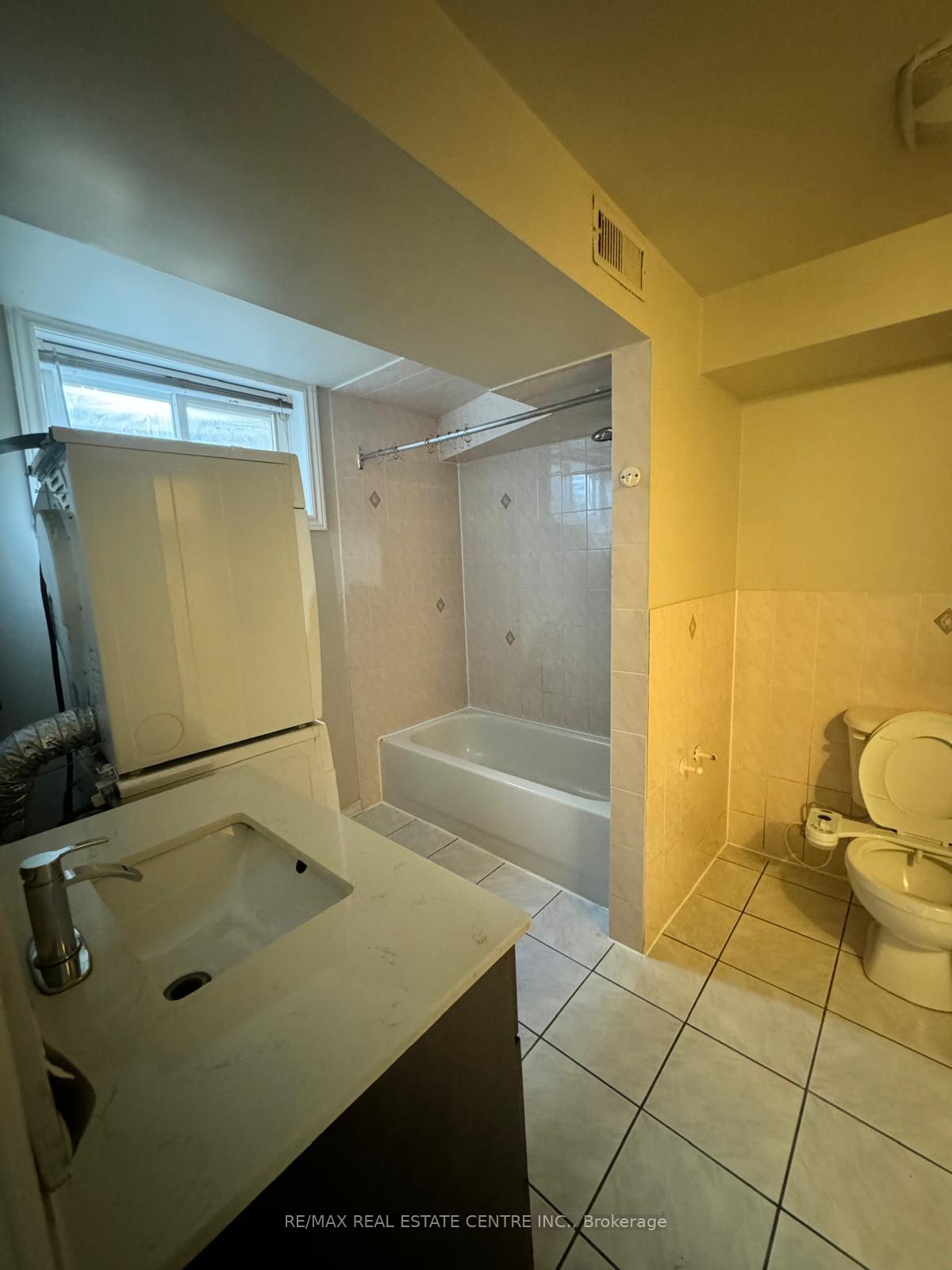 Photo 12 of 3 Scarlett Drive, Brampton, Fletcher's Creek South — HOMEH