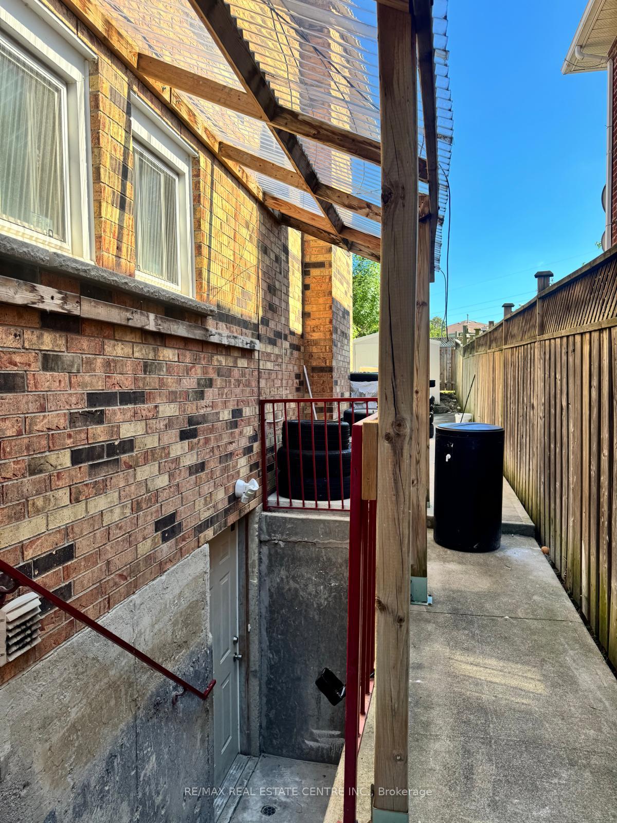 Photo 14 of 3 Scarlett Drive, Brampton, Fletcher's Creek South — HOMEH
