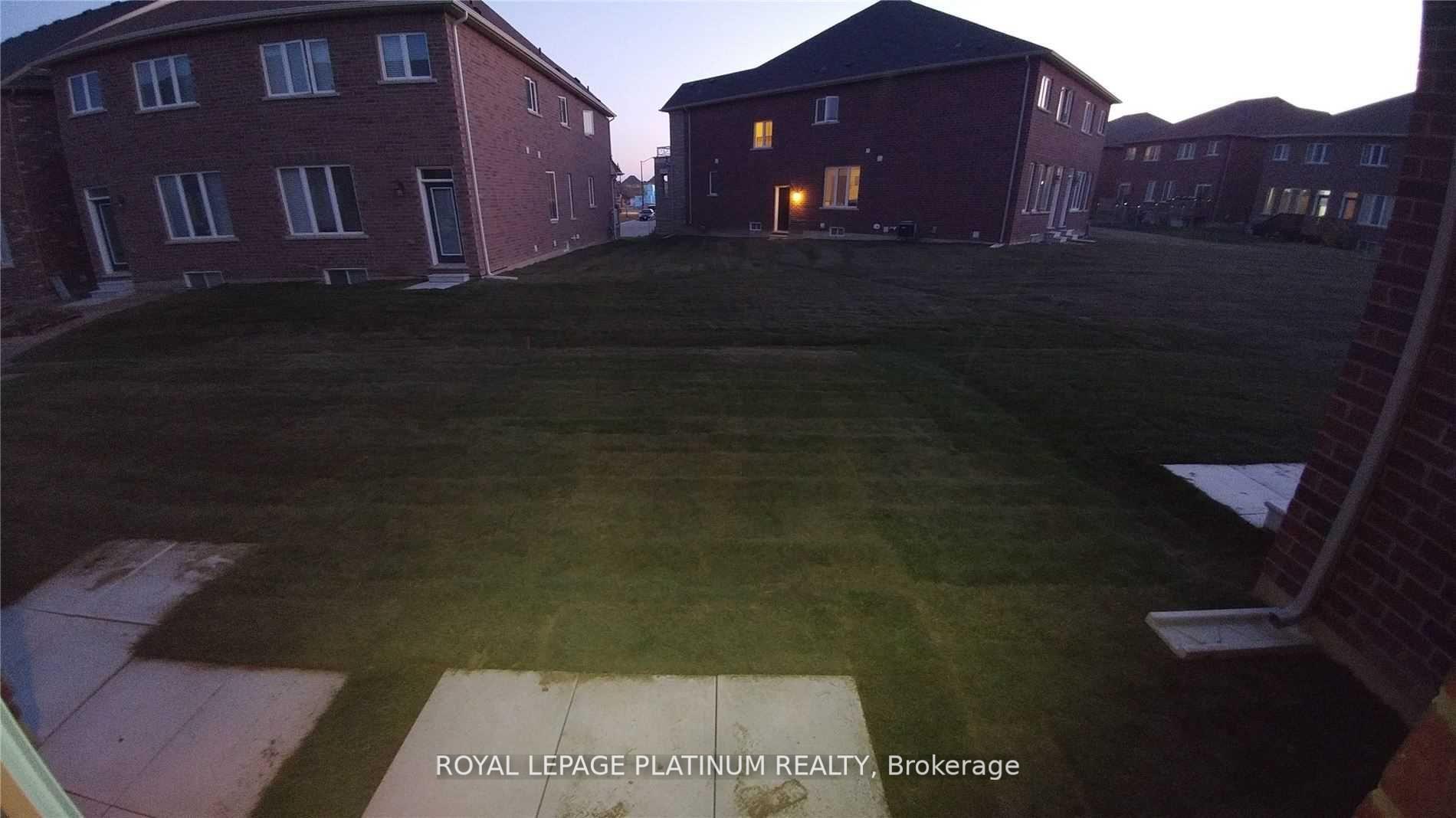Photo 11 of 18 Clinton Street, Brampton, Northwest Brampton — HOMEH