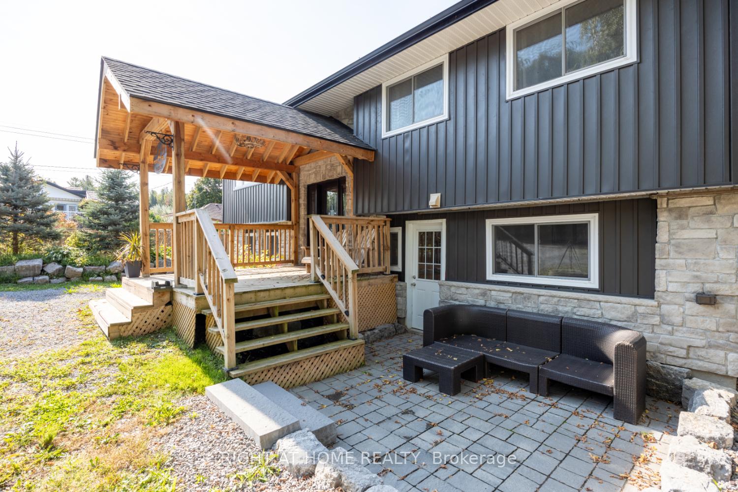 Photo 2 of 420 Parkhill Road E, Douro-Dummer — HOMEH
