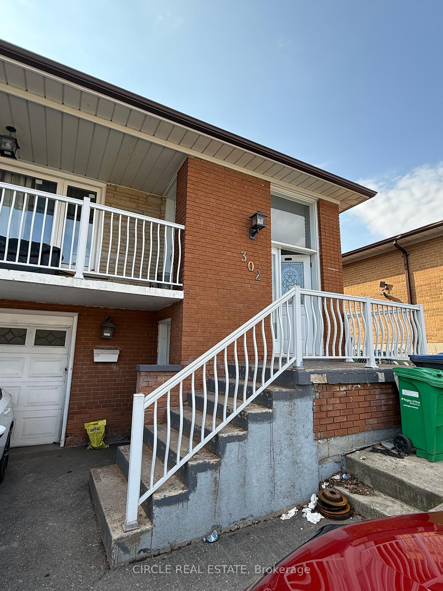Front of 302 Royal Salisbury Way