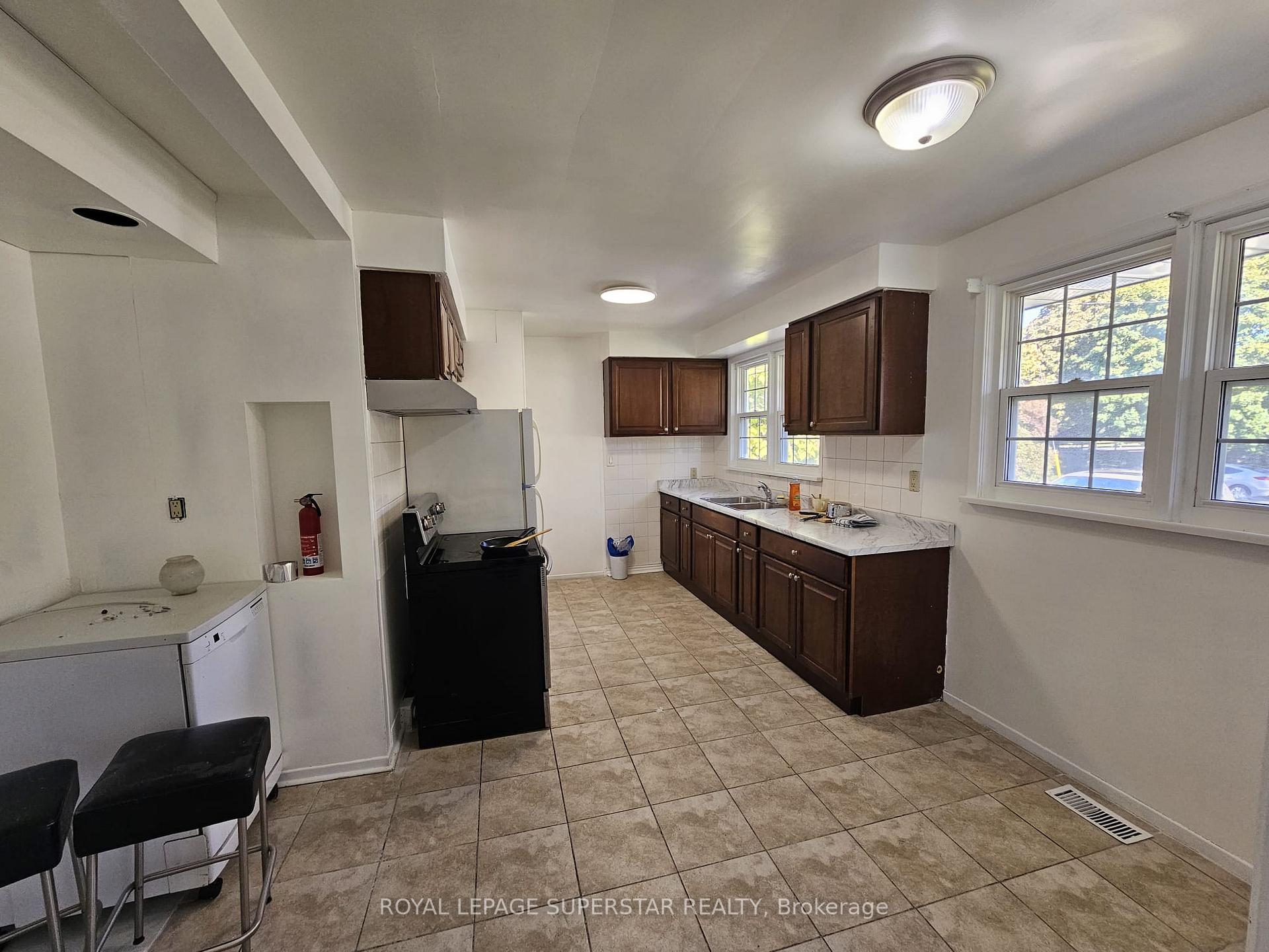 Photo 5 of 2 West Hampton Road, St. Catharines, Glendale/Glenridge — HOMEH