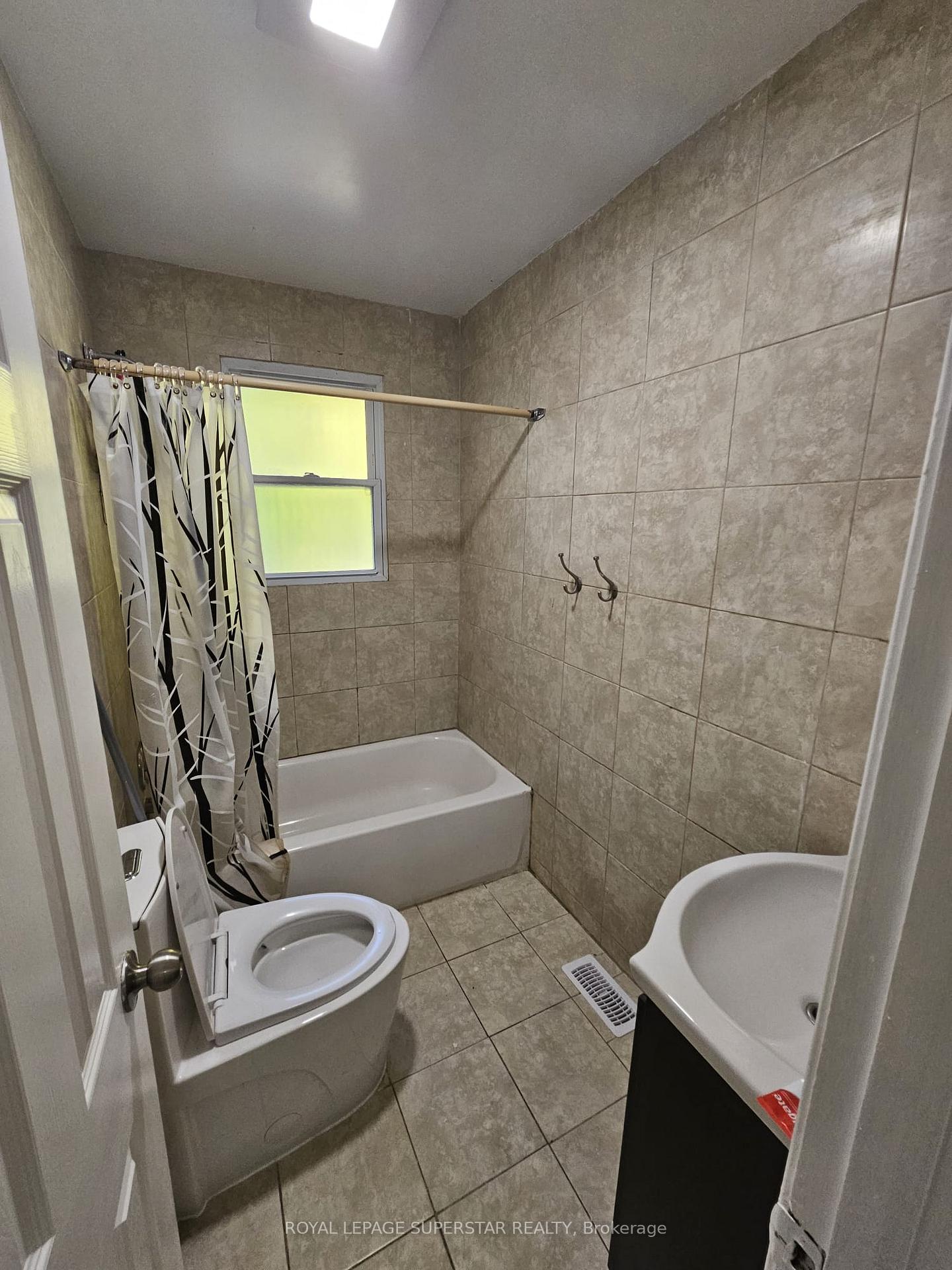 Photo 10 of 2 West Hampton Road, St. Catharines, Glendale/Glenridge — HOMEH