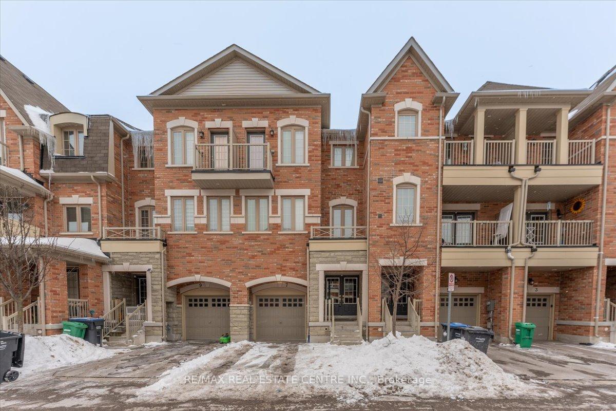 Photo 1 of 7 Shiff Crescent, Brampton, Heart Lake East — HOMEH