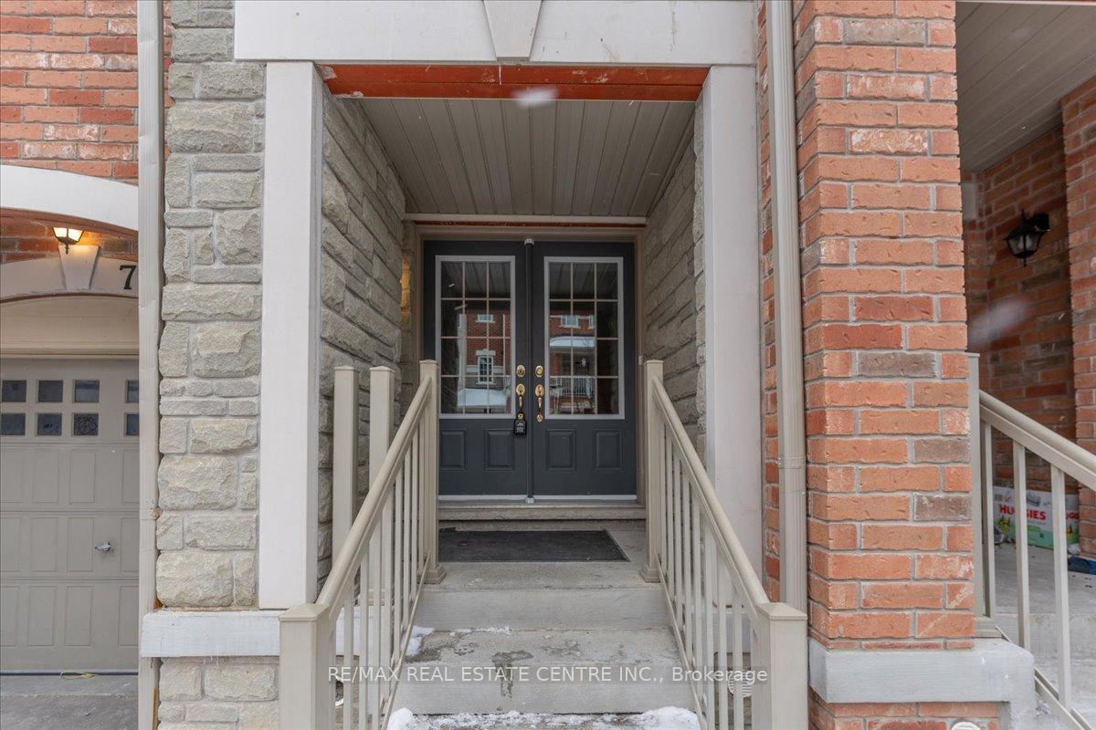Photo 2 of 7 Shiff Crescent, Brampton, Heart Lake East — HOMEH