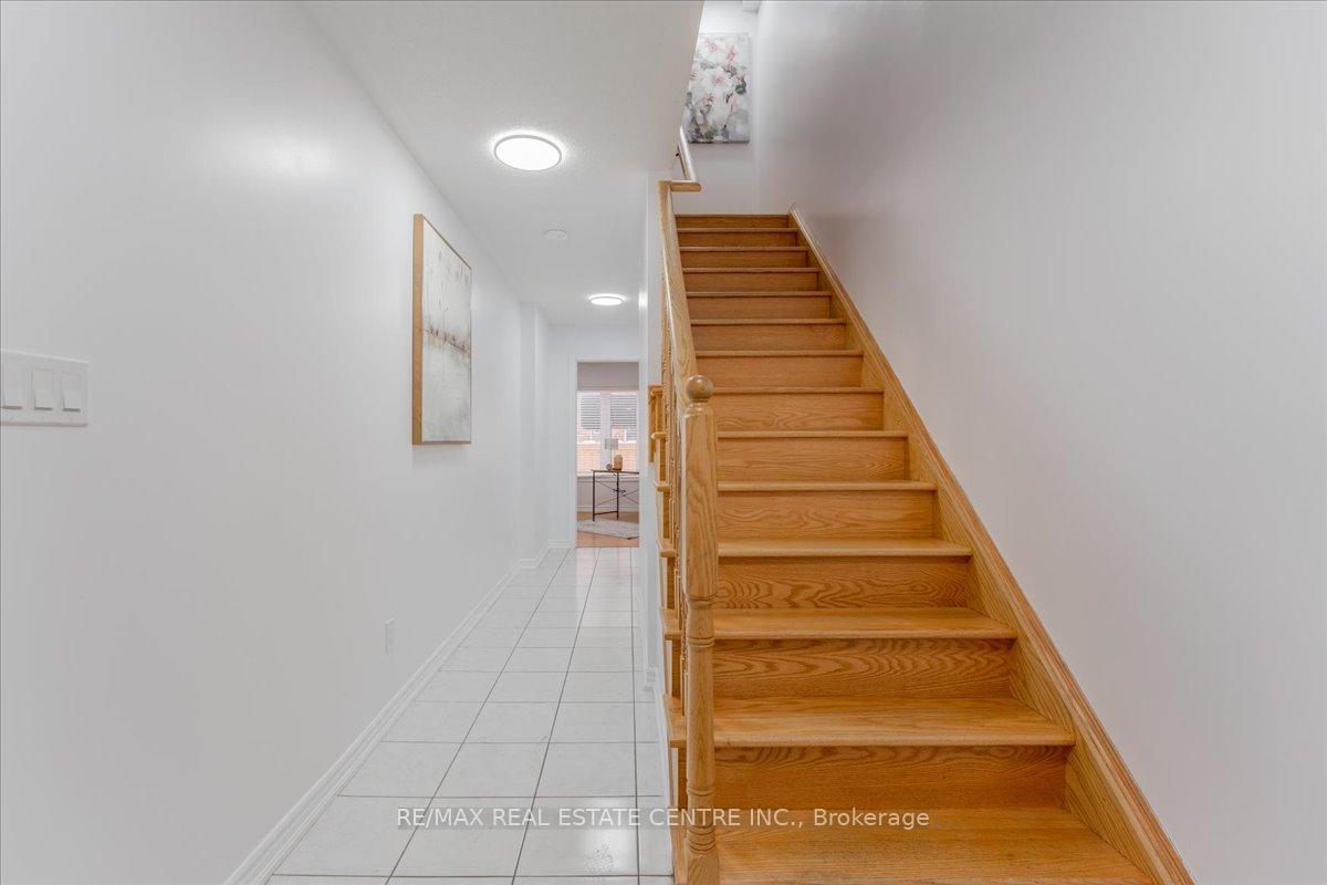 Photo 4 of 7 Shiff Crescent, Brampton, Heart Lake East — HOMEH