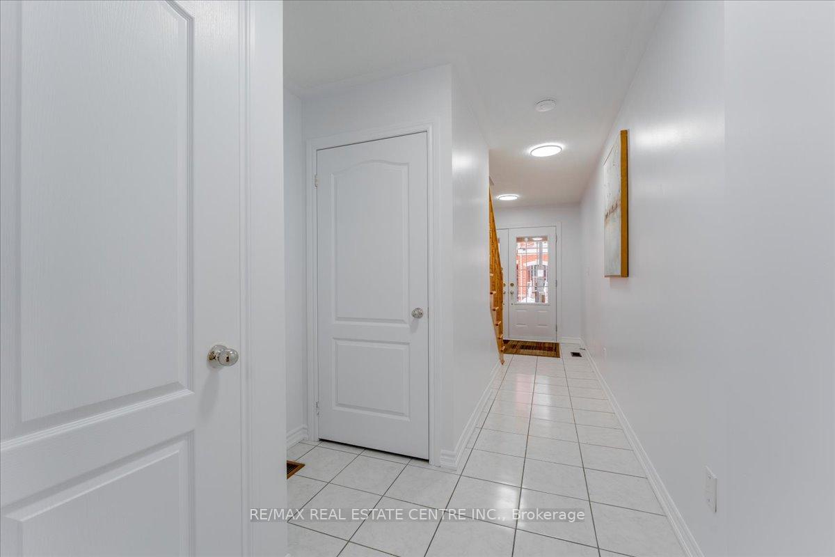 Photo 5 of 7 Shiff Crescent, Brampton, Heart Lake East — HOMEH