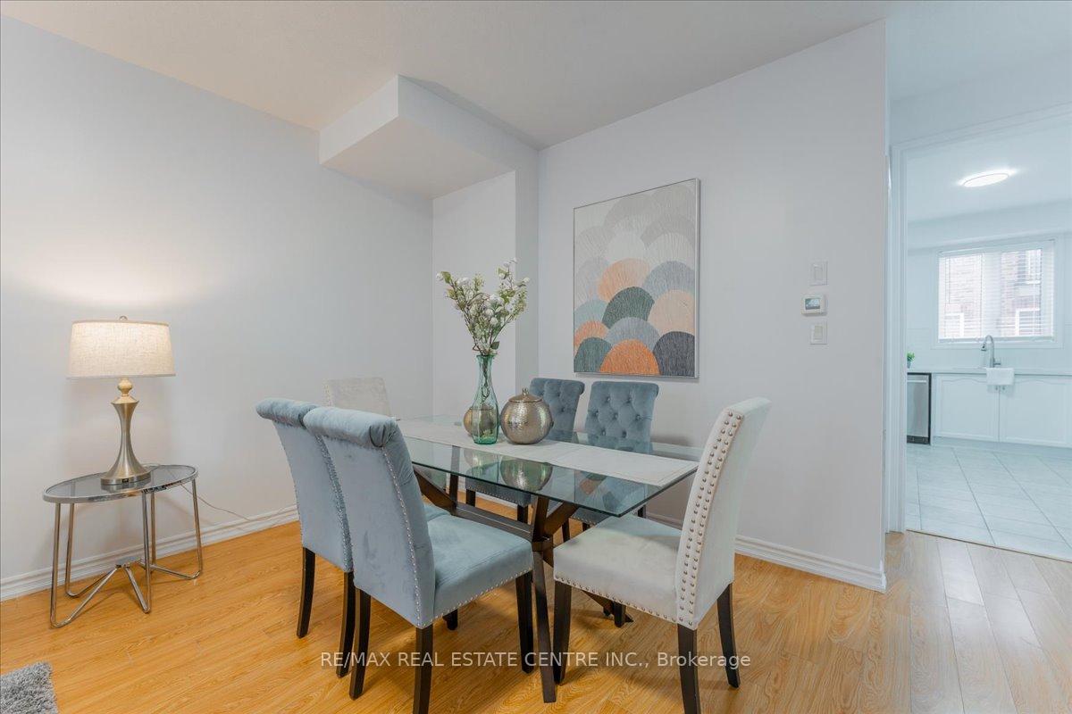 Photo 13 of 7 Shiff Crescent, Brampton, Heart Lake East — HOMEH