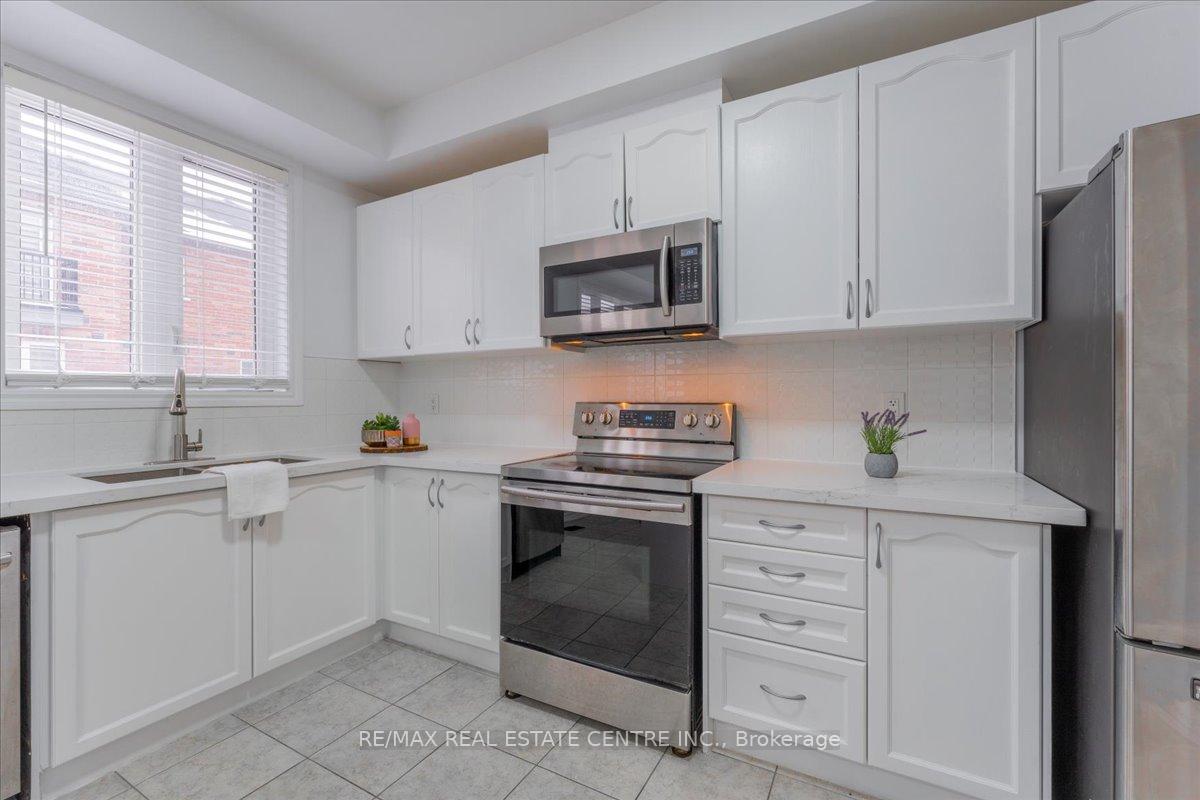 Photo 19 of 7 Shiff Crescent, Brampton, Heart Lake East — HOMEH