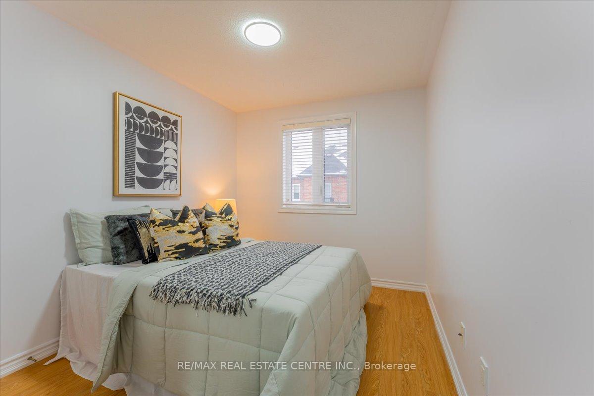 Photo 34 of 7 Shiff Crescent, Brampton, Heart Lake East — HOMEH