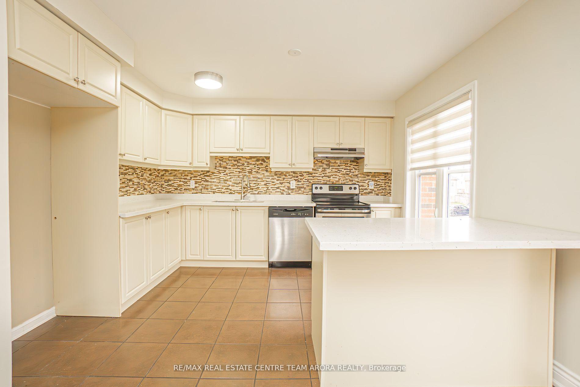 Photo 7 of 69 Betterton Crescent, Brampton, Northwest Brampton — HOMEH