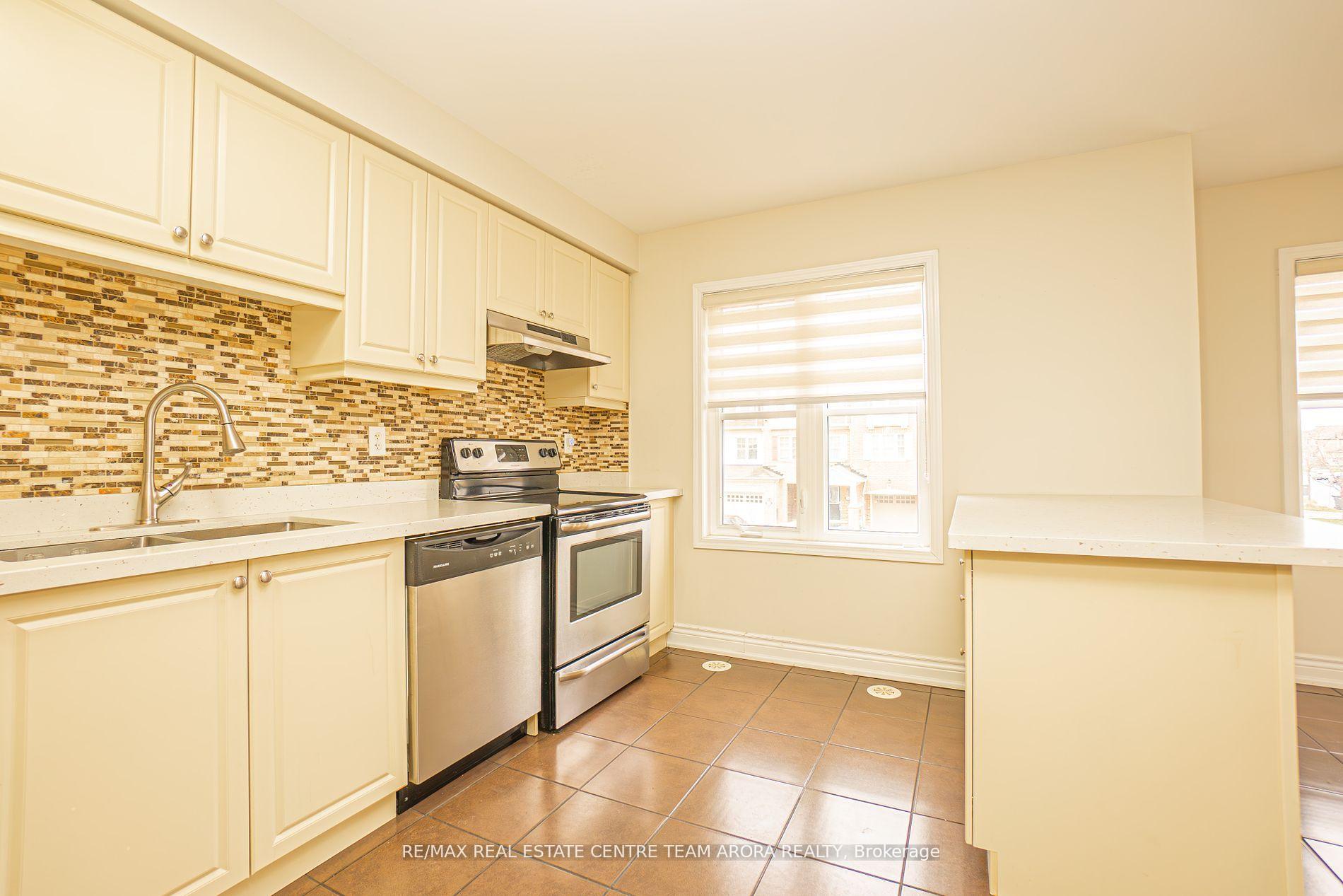 Photo 8 of 69 Betterton Crescent, Brampton, Northwest Brampton — HOMEH