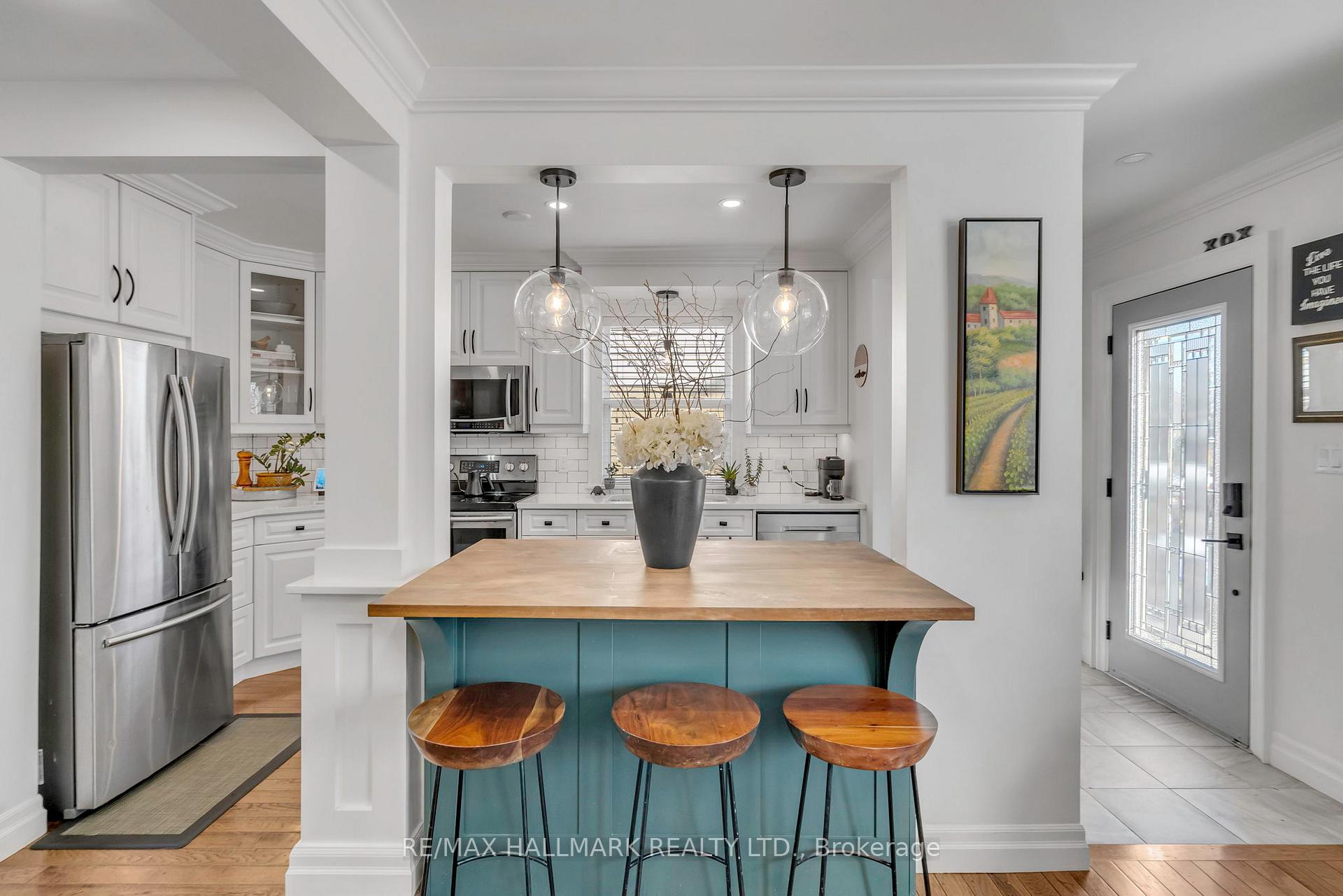 Photo 1 of 10 Mckay Road, Hamilton, Dundas — HOMEH