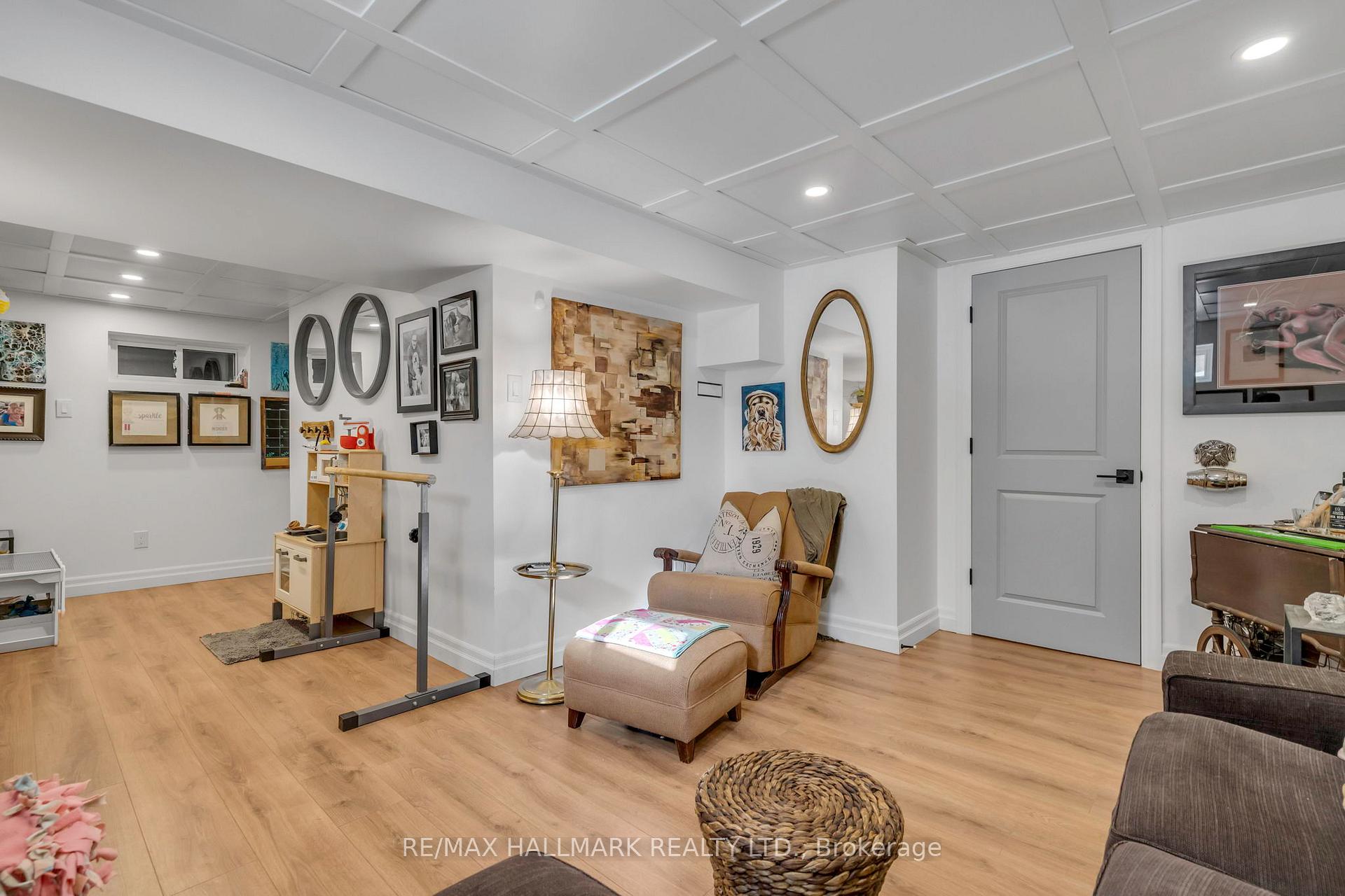 Photo 33 of 10 Mckay Road, Hamilton, Dundas — HOMEH
