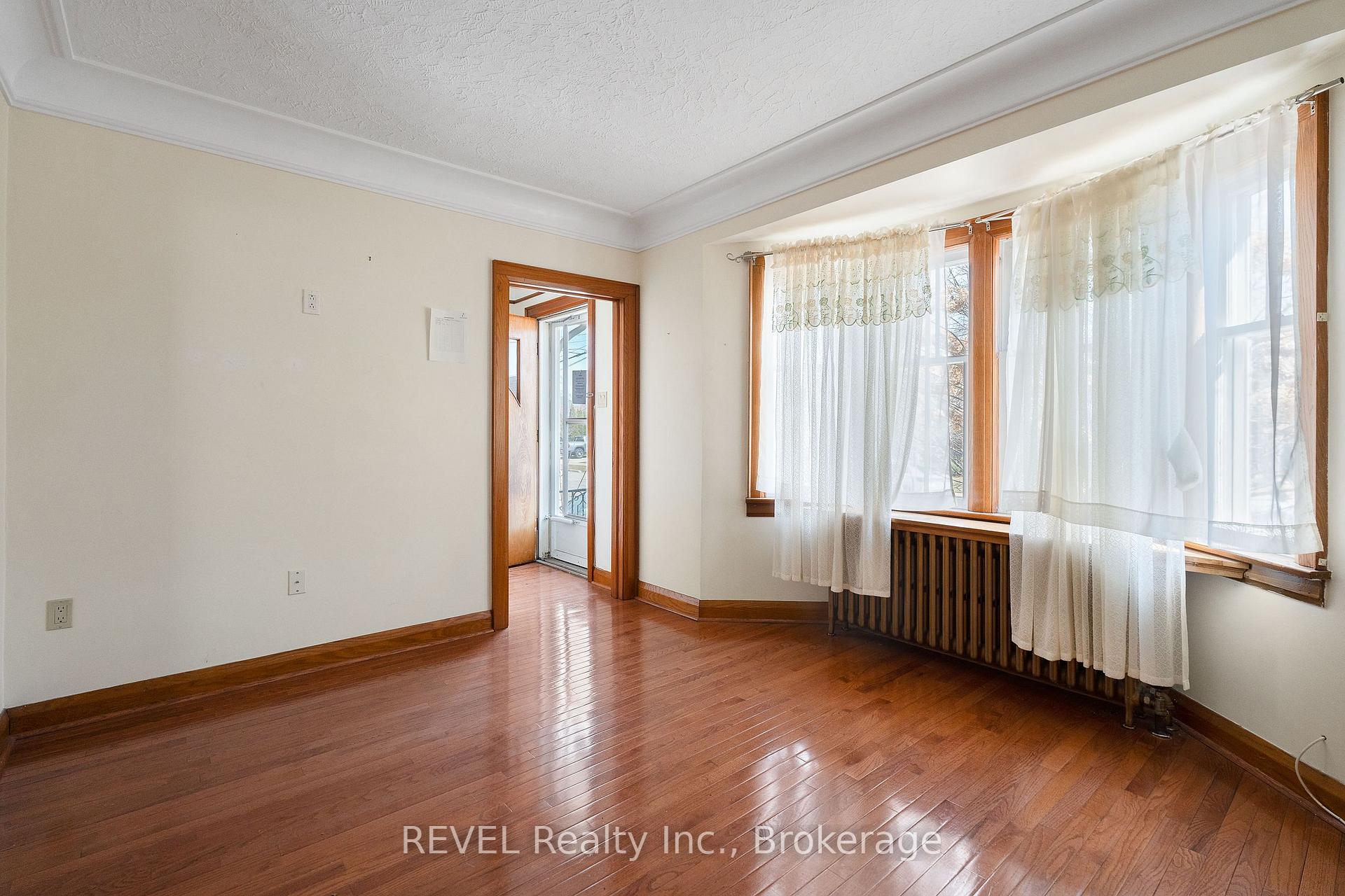 Photo 9 of 31 Fitzgerald Street, St. Catharines, Downtown — HOMEH