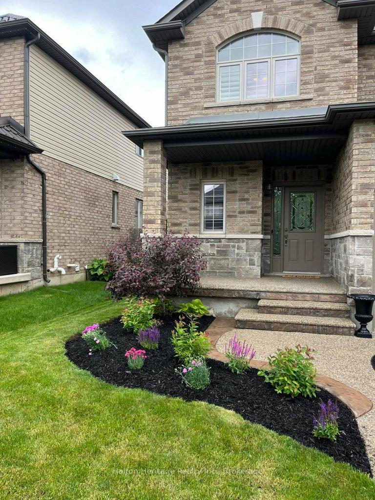 Photo 5 of 72 Garinger Crescent, Hamilton, Binbrook — HOMEH