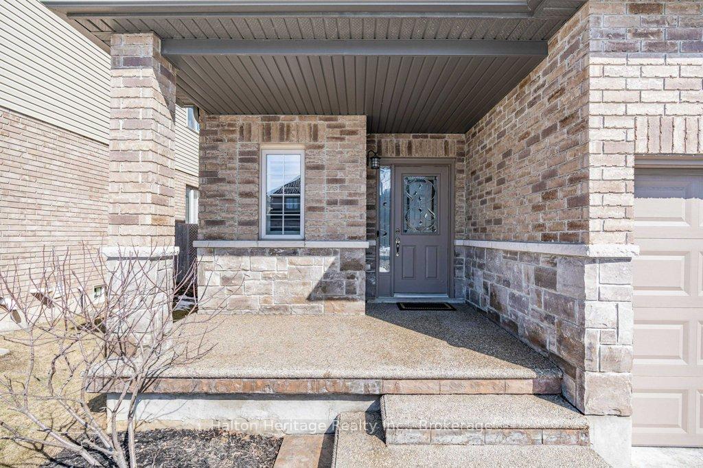 Photo 6 of 72 Garinger Crescent, Hamilton, Binbrook — HOMEH