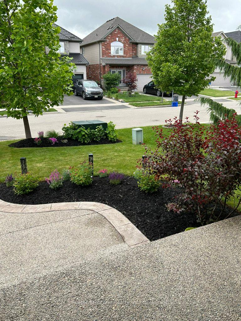 Photo 8 of 72 Garinger Crescent, Hamilton, Binbrook — HOMEH