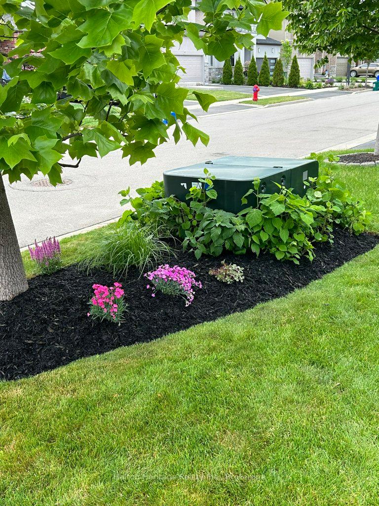 Photo 9 of 72 Garinger Crescent, Hamilton, Binbrook — HOMEH