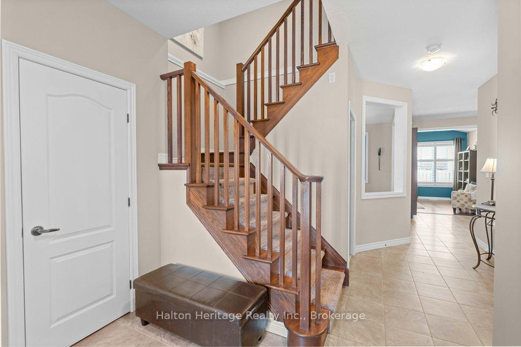 Photo 12 of 72 Garinger Crescent, Hamilton, Binbrook — HOMEH