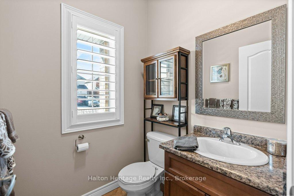 Photo 13 of 72 Garinger Crescent, Hamilton, Binbrook — HOMEH