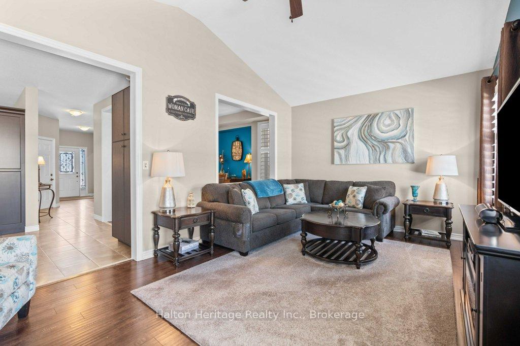 Photo 21 of 72 Garinger Crescent, Hamilton, Binbrook — HOMEH