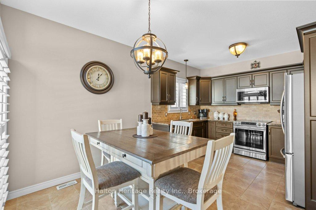 Photo 22 of 72 Garinger Crescent, Hamilton, Binbrook — HOMEH