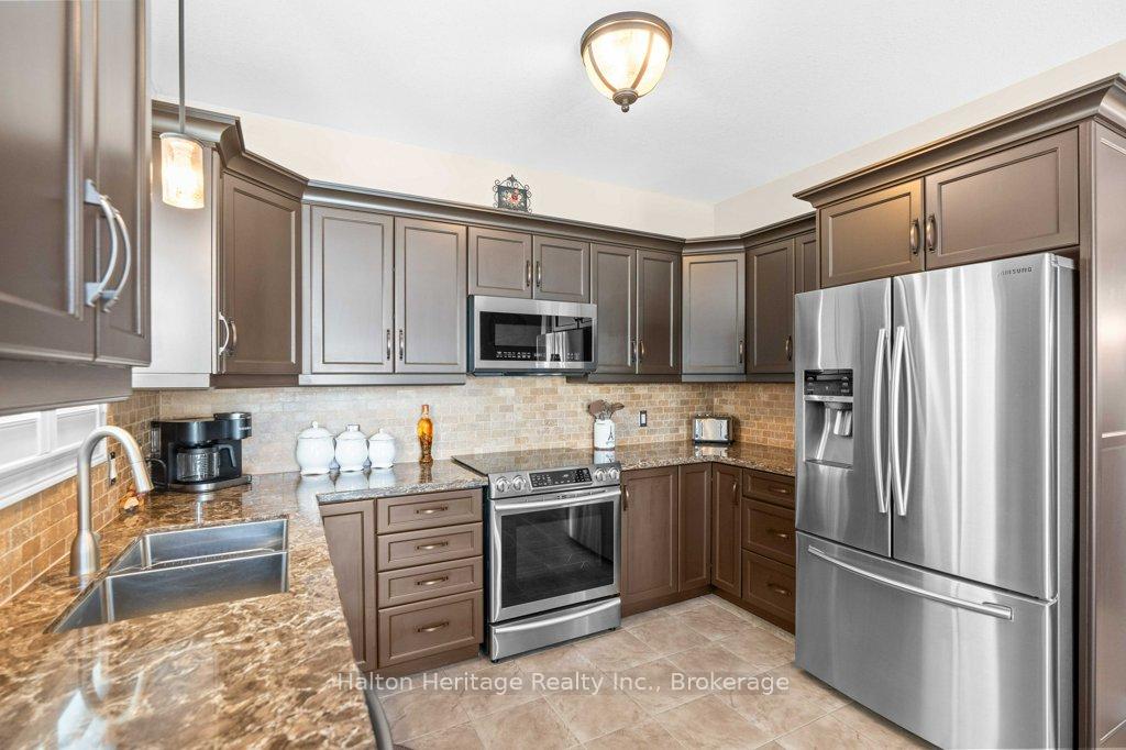 Photo 25 of 72 Garinger Crescent, Hamilton, Binbrook — HOMEH
