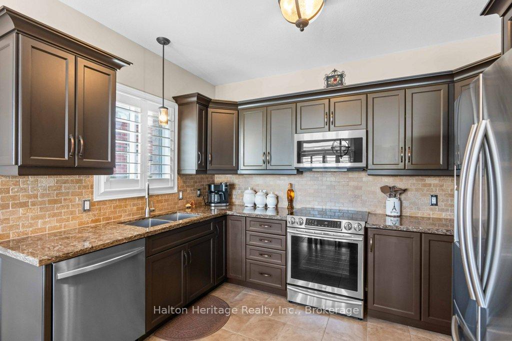 Photo 26 of 72 Garinger Crescent, Hamilton, Binbrook — HOMEH