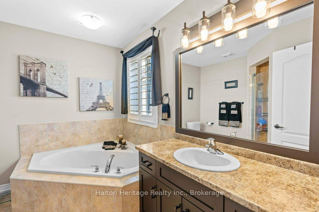 Photo 33 of 72 Garinger Crescent, Hamilton, Binbrook — HOMEH