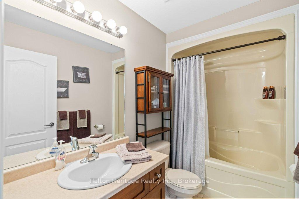 Photo 37 of 72 Garinger Crescent, Hamilton, Binbrook — HOMEH