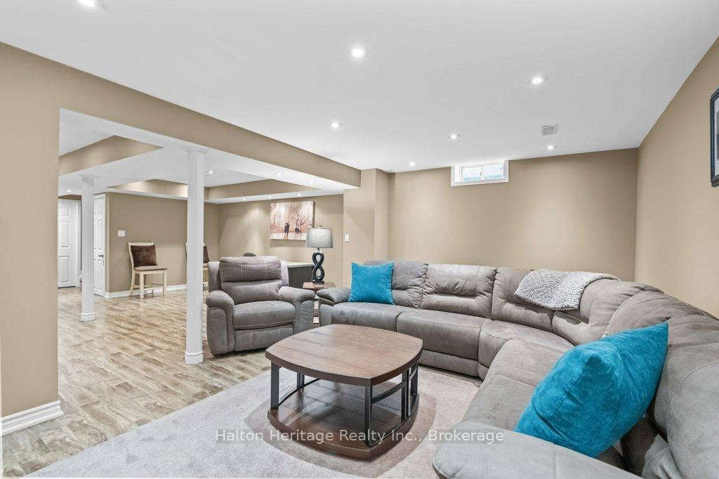 Photo 40 of 72 Garinger Crescent, Hamilton, Binbrook — HOMEH