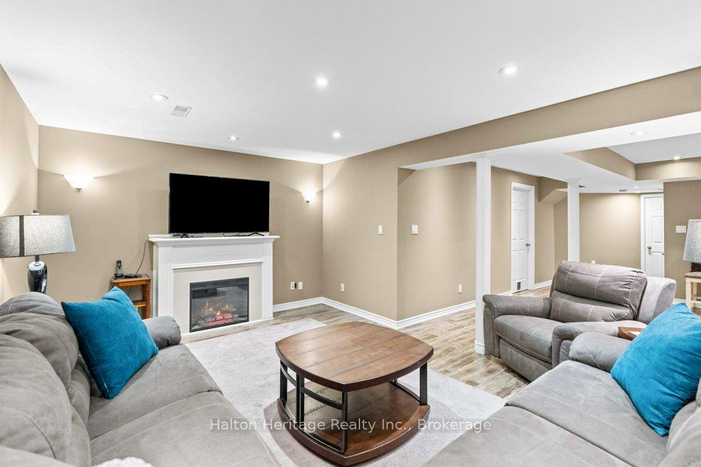 Photo 41 of 72 Garinger Crescent, Hamilton, Binbrook — HOMEH