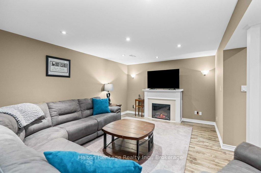 Photo 42 of 72 Garinger Crescent, Hamilton, Binbrook — HOMEH