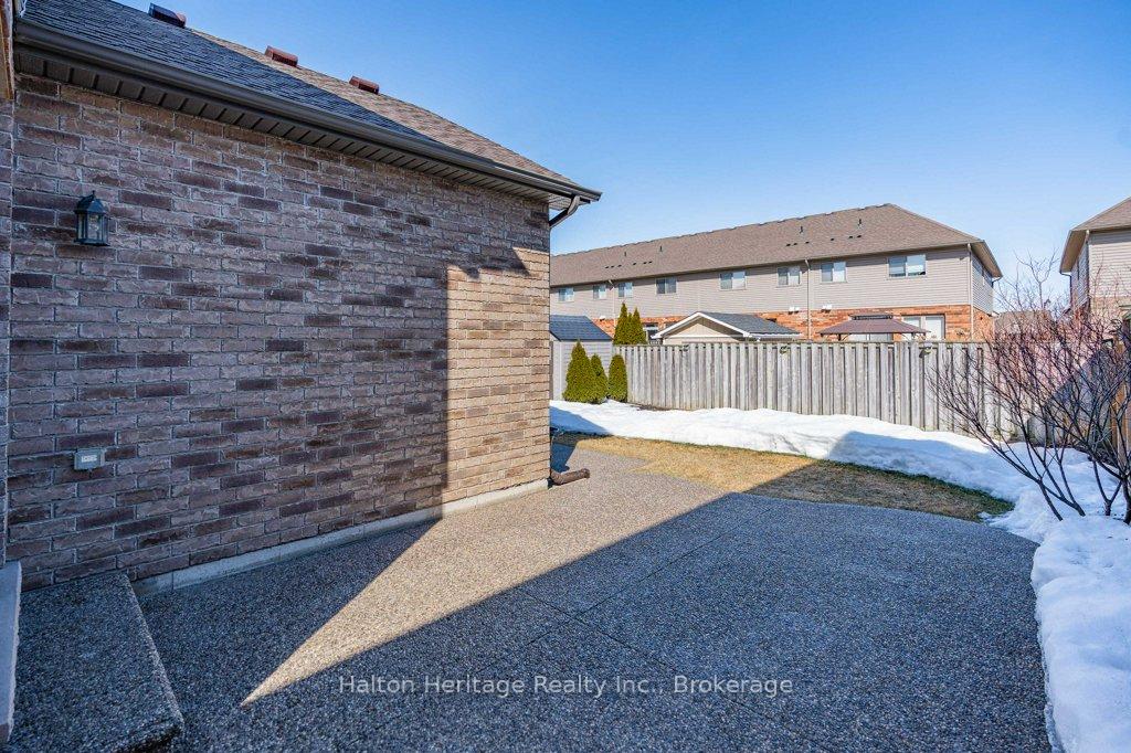 Photo 44 of 72 Garinger Crescent, Hamilton, Binbrook — HOMEH