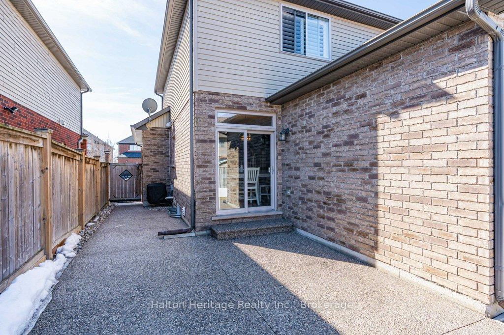 Photo 45 of 72 Garinger Crescent, Hamilton, Binbrook — HOMEH