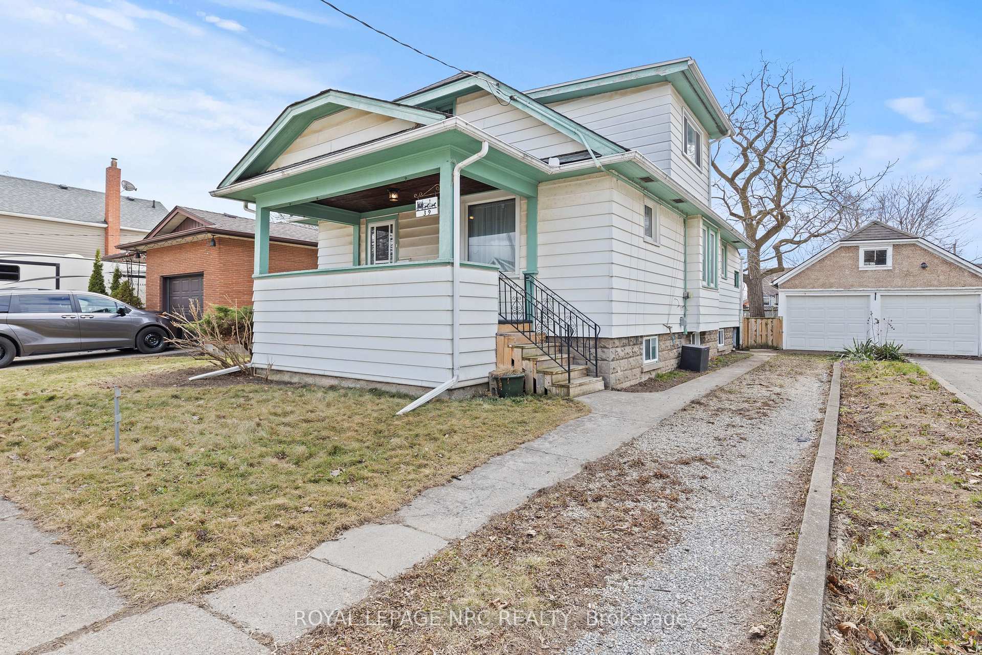Photo 2 of 39 Dexter Street, St. Catharines, Ridley — HOMEH