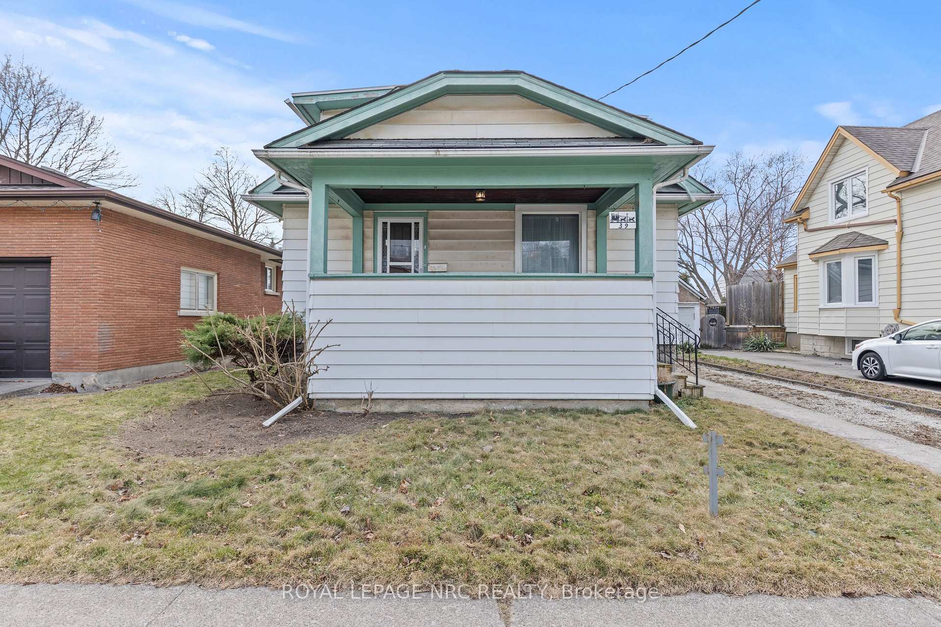 Photo 4 of 39 Dexter Street, St. Catharines, Ridley — HOMEH