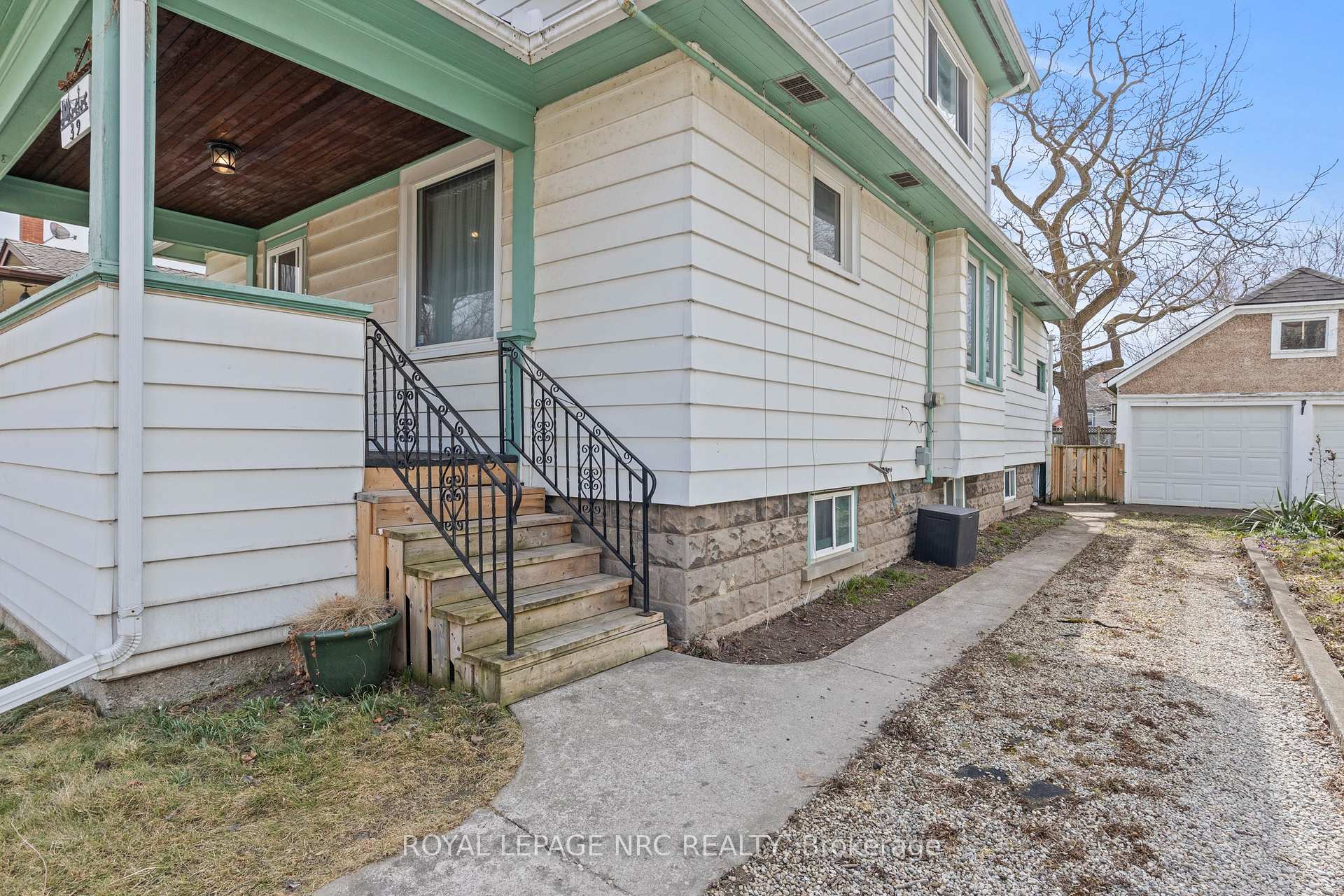 Photo 6 of 39 Dexter Street, St. Catharines, Ridley — HOMEH